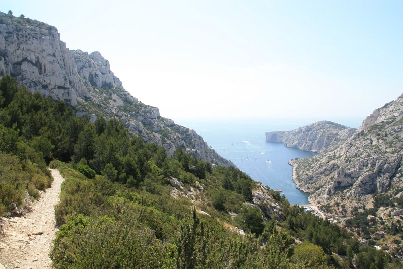 IMG_1793.JPG - VUE PLONGEANTE SUR LA CALANQUE DE MORGIOU 