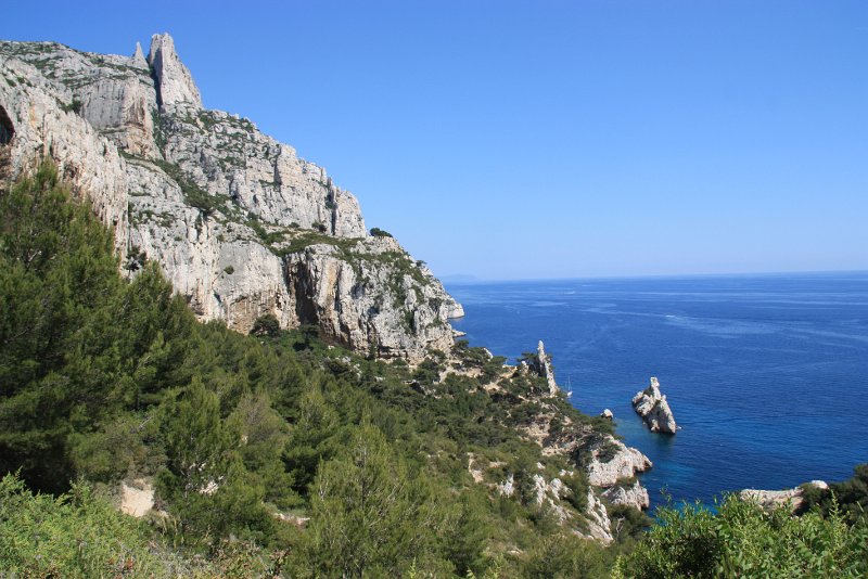 IMG_2068.JPG - LA GRANDE CANDELLE , L AIGUILLE, LE TORPILLEUR DANS LA CALANQUE DE SUGITON 