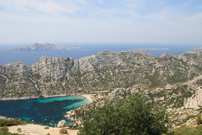 IMG_2340.JPG - LA CALANQUE DE SORMIOU ET LES ILES PLANE ET RIOU ET JARRE 