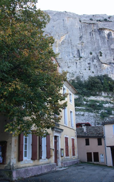 IMG_9318.JPG - NOUS NOUS GARERONS DEVANT LA MAIRIE DE LIOUX