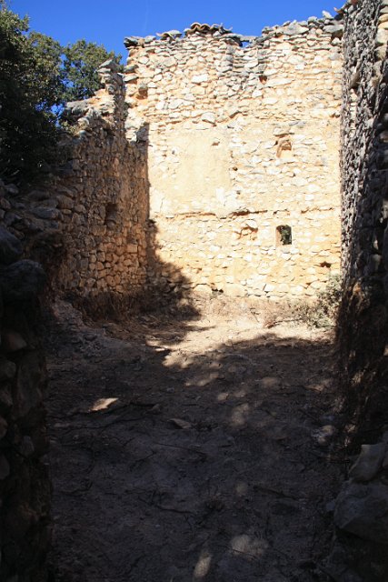 IMG_8851.JPG - NOUS SOMMES PERDUS DANS UN HAMEAU EN RUINE :-)))