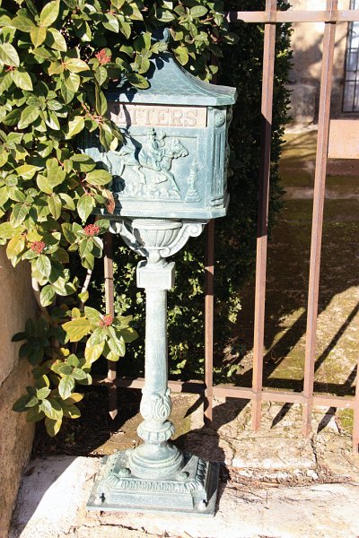 IMG_5137.JPG - BELLE BOITE AUX LETTRES .