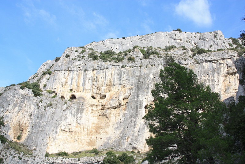 IMG_7591.JPG - LES FALAISES DE ROBION AVEC SES GROTTES 