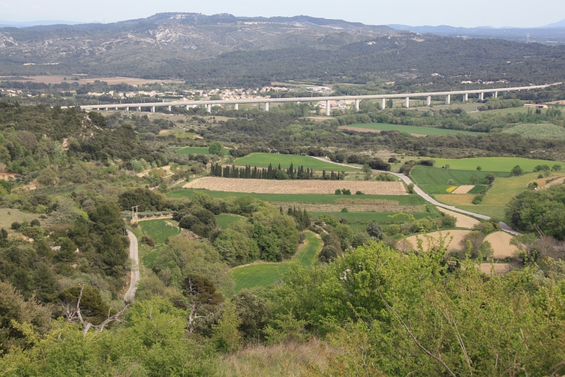 IMG_9509.JPG - LE VIADUC DE LA LIGNE TGV VERS CAZAN 